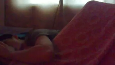 Fyren skræmte pigerne og begyndte at hamre deres thai pornofilm hårede vaginer