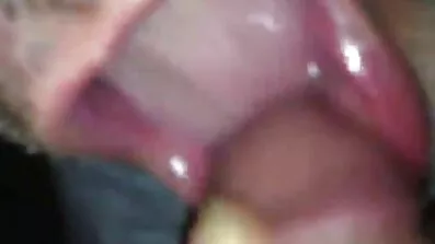 Omsorgsfuld mand sætter sort fyr under amatør sexfilm kone