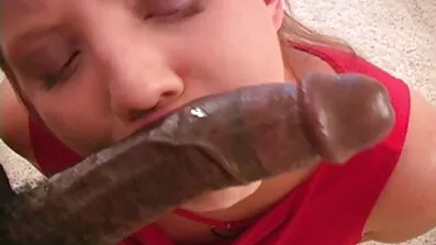 Brændende brunetter danske gratis pornofilm har en trekant med en stor pik