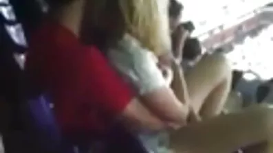 Sultry amatør pornofilm brunette i fiskenet kæler stenhård boner læber