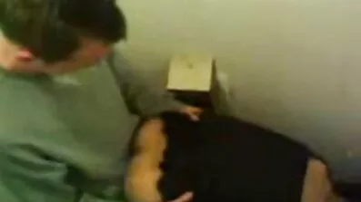 Hun hældte vin på hendes bryster og foreslog drengen har sexfilm modne damer drukket køn