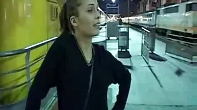 Forført kæresten med hendes bikini og danske retro pornofilm havde en dejlig køn med ham