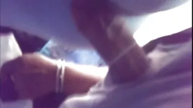 Den unge kvinde viste manden en kneppet hest thai pornofilm