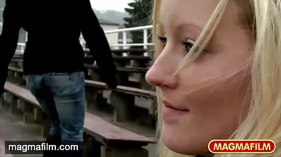 Sort hjemmelavet sexfilm pik pleasuring hver slids af en perverteret blondine