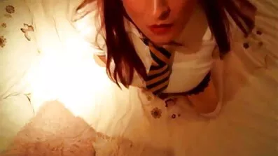 Bossy domina dominerer underdanig maskeret porno film til kvinder slave