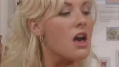 Dygtige gratis pornofilm med modne kvinder bundet maniac cherr revet
