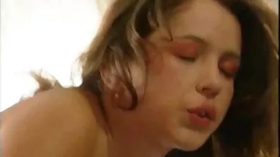 Juicy shabolda sluges af den sorte vagina af en mands erotiske pornofilm penis