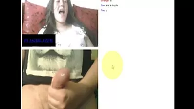 To smukke babes frække sexfilm i udskejelser scene i lingeri med strømper