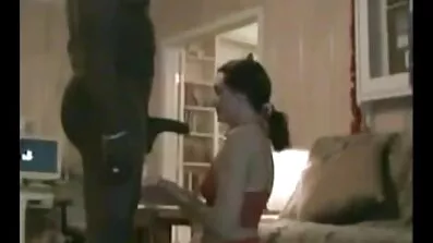 Horny brunette fucked groft af en skare af mænd indtil udmattelse sexfilm med ældre