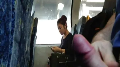 Skinnende tæve engel mørk giver en mand på sexfilm dansk kontoret i hendes røv