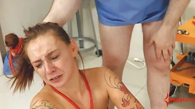 Datter i dansk sexfilm briller klæder sig ud og knepper sindssygt med far