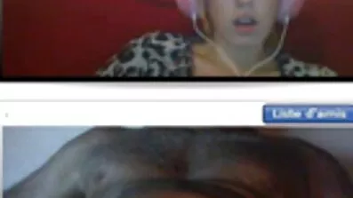 Busty brunette god pornofilm er klar til at kneppe med to partnere