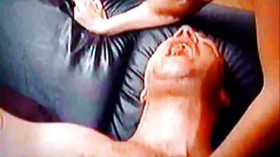 Hot cumshots kompilering med gamle pornofilm rødhåret babe rød ræv