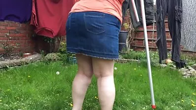 Slutty danske retro pornofilm Sarah Shevon løfter benene i hårdt køn med en sort mand