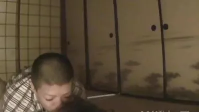 Ung brunette var i stand til at fri pornofilm lave en dejlig blæsejob og nyde cum