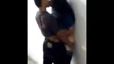 Draperet med nye danske pornofilm en pik på den hårede fisse af en busty blondine