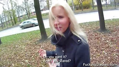 Ældre Cum gratis pornofilm på nettet elsker viser BOD i sorte strømper