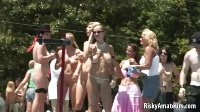 Inimitable Kendra Sunderland rough fucked af en gratis ponofilm skare af sorte