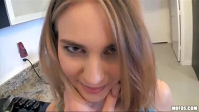 En mand knepper gratis danske sexfilm en busty brunette Hårdt i hendes attraktive vagina