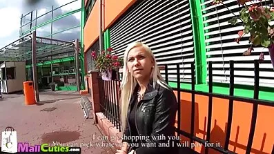 Cumshot på pornofilm med ældre damer Latina læber efter et godt køn i soveværelset